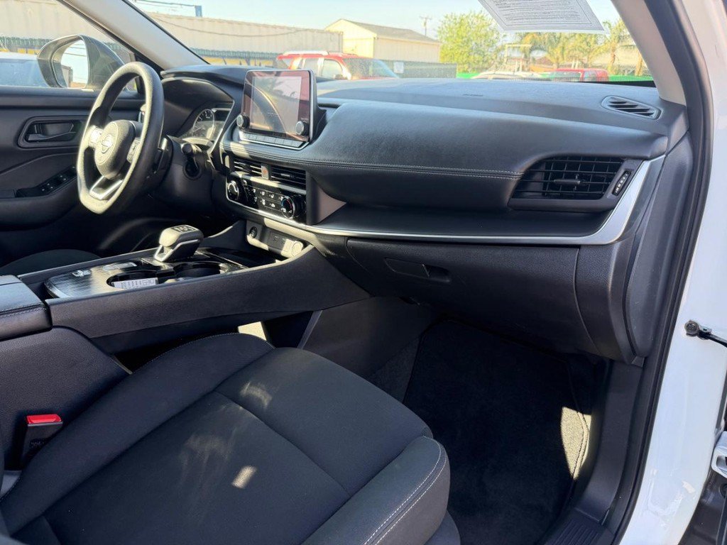 Used 2024 Nissan Rogue S FWD image 20