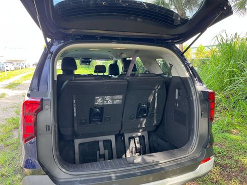 Used 2026 Kia Carnival FWD image 32