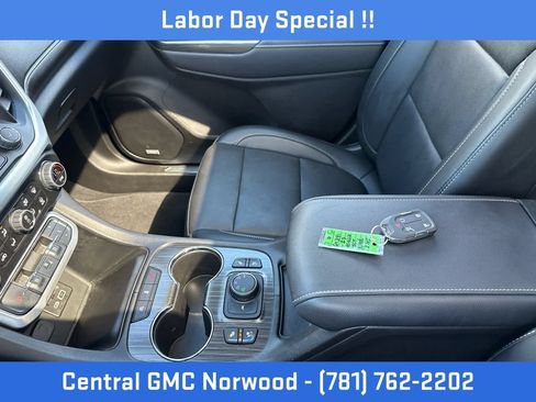 Certified 2023 GMC Acadia SLT w/ Elevation Edition AWD/4WD image 19