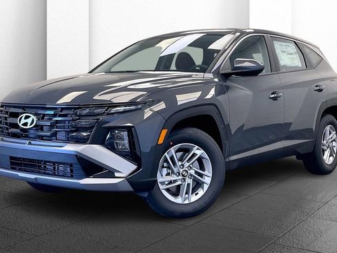 Certified 2026 Hyundai Tucson SE image 2