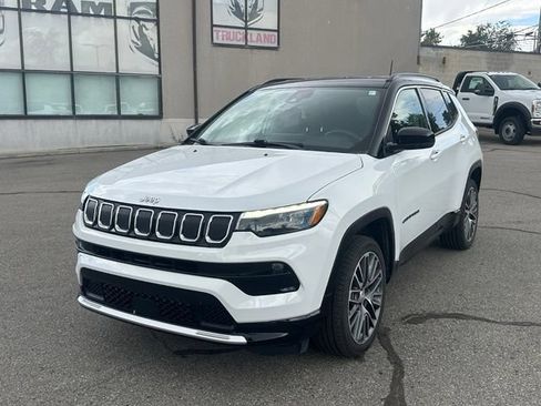 Used 2022 Jeep Compass Limited w/ Elite Group AWD/4WD image 13