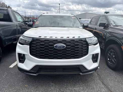 Used 2025 Ford Explorer ST-Line w/ Premium Package image 5