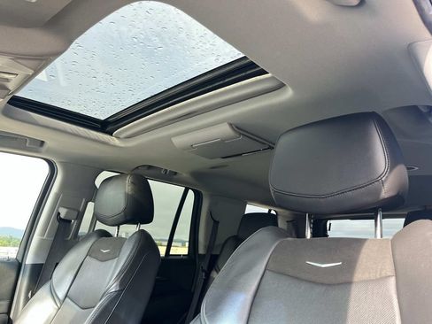 Used 2020 Cadillac Escalade Luxury AWD/4WD image 38