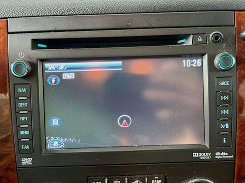 Used 2012 Chevrolet Suburban LTZ image 13