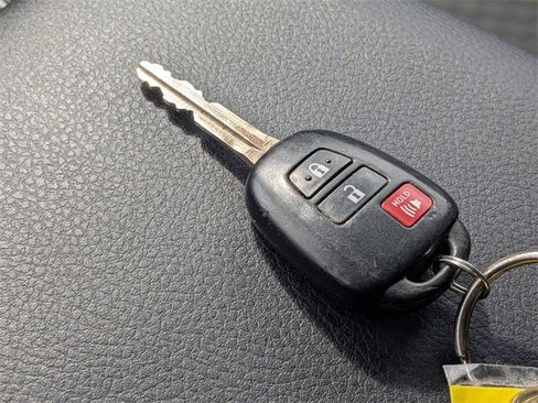 Used 2020 Toyota Tacoma SR image 28