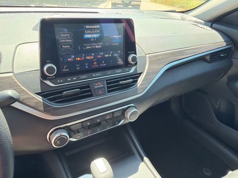 Used 2025 Nissan Altima 2.5 SV FWD image 28