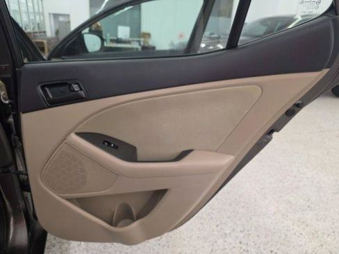 Used 2011 Kia Optima LX FWD image 28