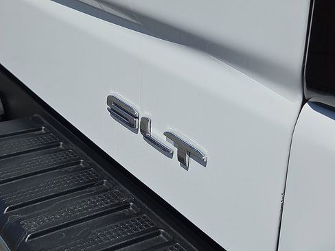 Used 2024 GMC Sierra 1500 SLT w/ X31 Off-Road Package AWD/4WD image 8