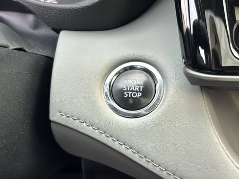 Used 2023 Toyota Highlander XLE AWD/4WD image 17