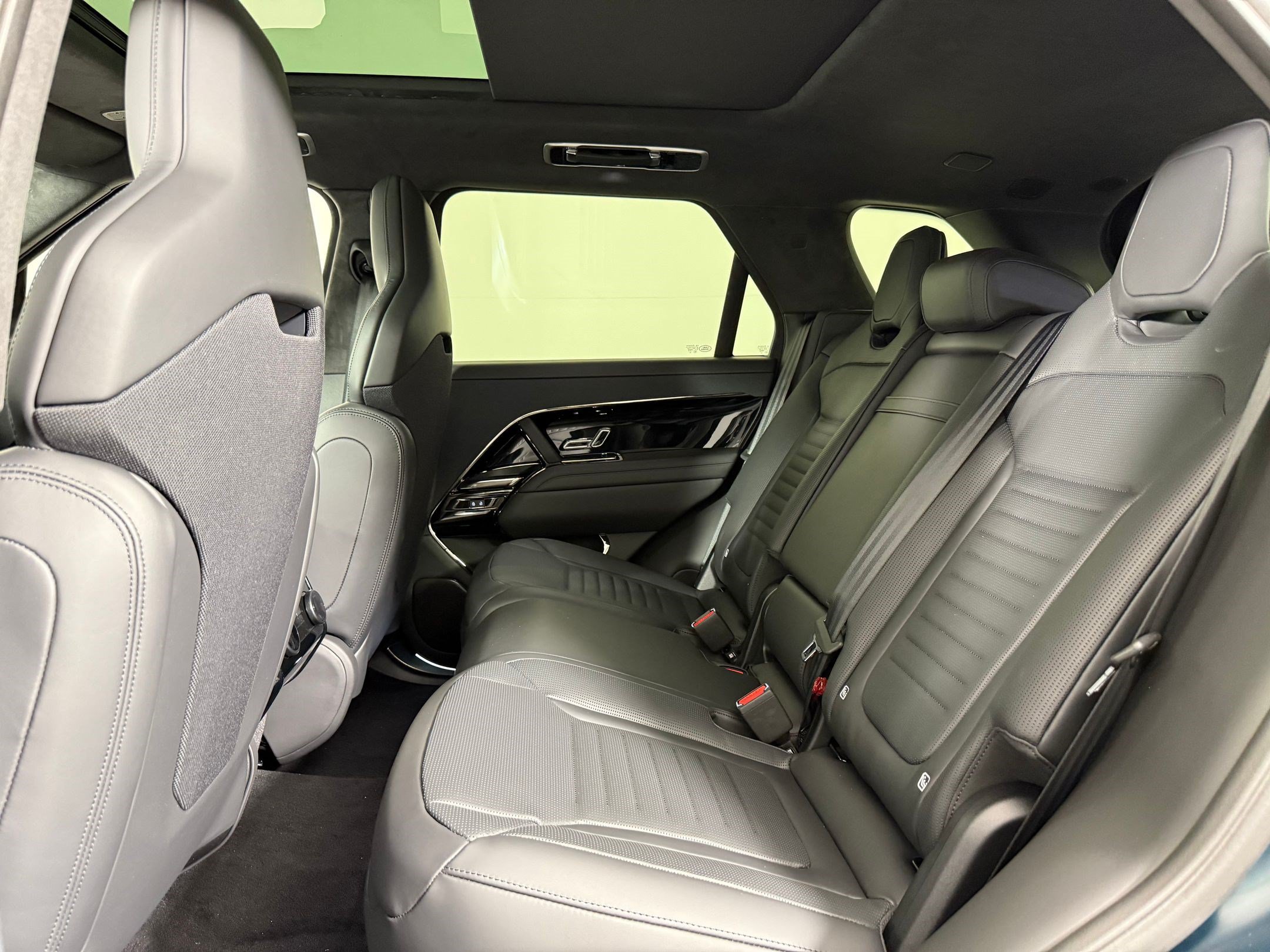 New 2026 Land Rover Range Rover Sport SV AWD/4WD image 22