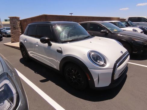 Used 2024 MINI Cooper 4-Door Hardtop FWD image 2