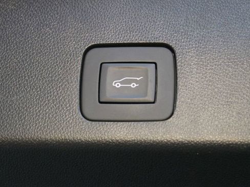 Used 2025 Buick Encore GX Avenir w/ Avenir Technology Package AWD/4WD image 17