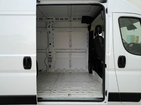 Used 2023 RAM ProMaster 2500 image 5