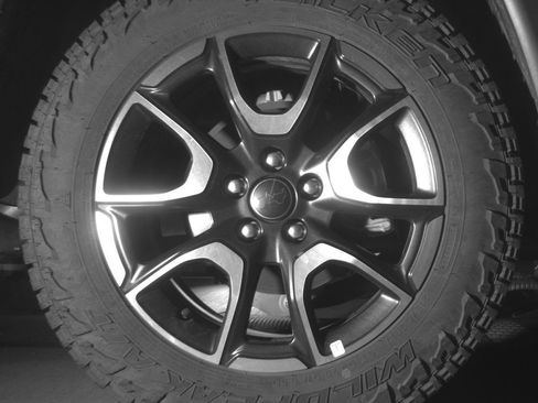 Used 2025 Jeep Compass Trailhawk AWD/4WD image 15