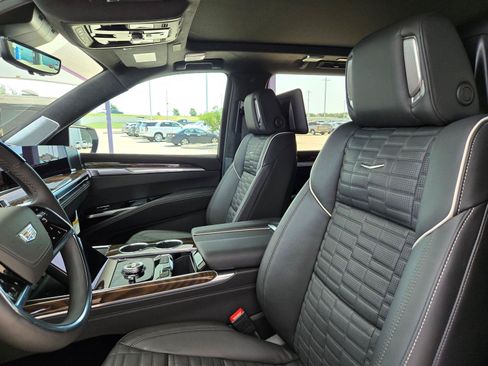 New 2026 Cadillac Escalade ESV Platinum Sport w/ LPO, ONYX Package AWD/4WD image 29