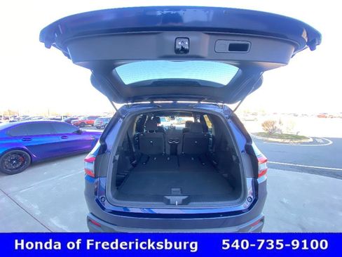 Certified 2025 Honda Pilot Sport image 8