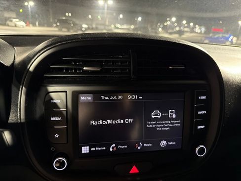 Used 2025 Kia Soul LX w/ LX Technology Package FWD image 19