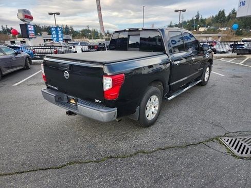Used 2017 Nissan Titan SV image 9