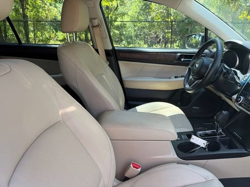 Used 2019 Subaru Outback 3.6R Limited AWD/4WD image 10