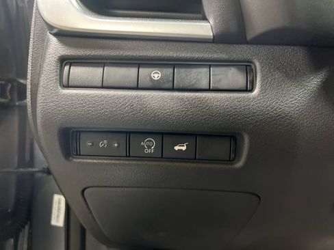 Used 2025 Nissan Rogue SV image 23