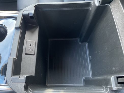 Used 2025 Chevrolet Suburban Z71 image 38