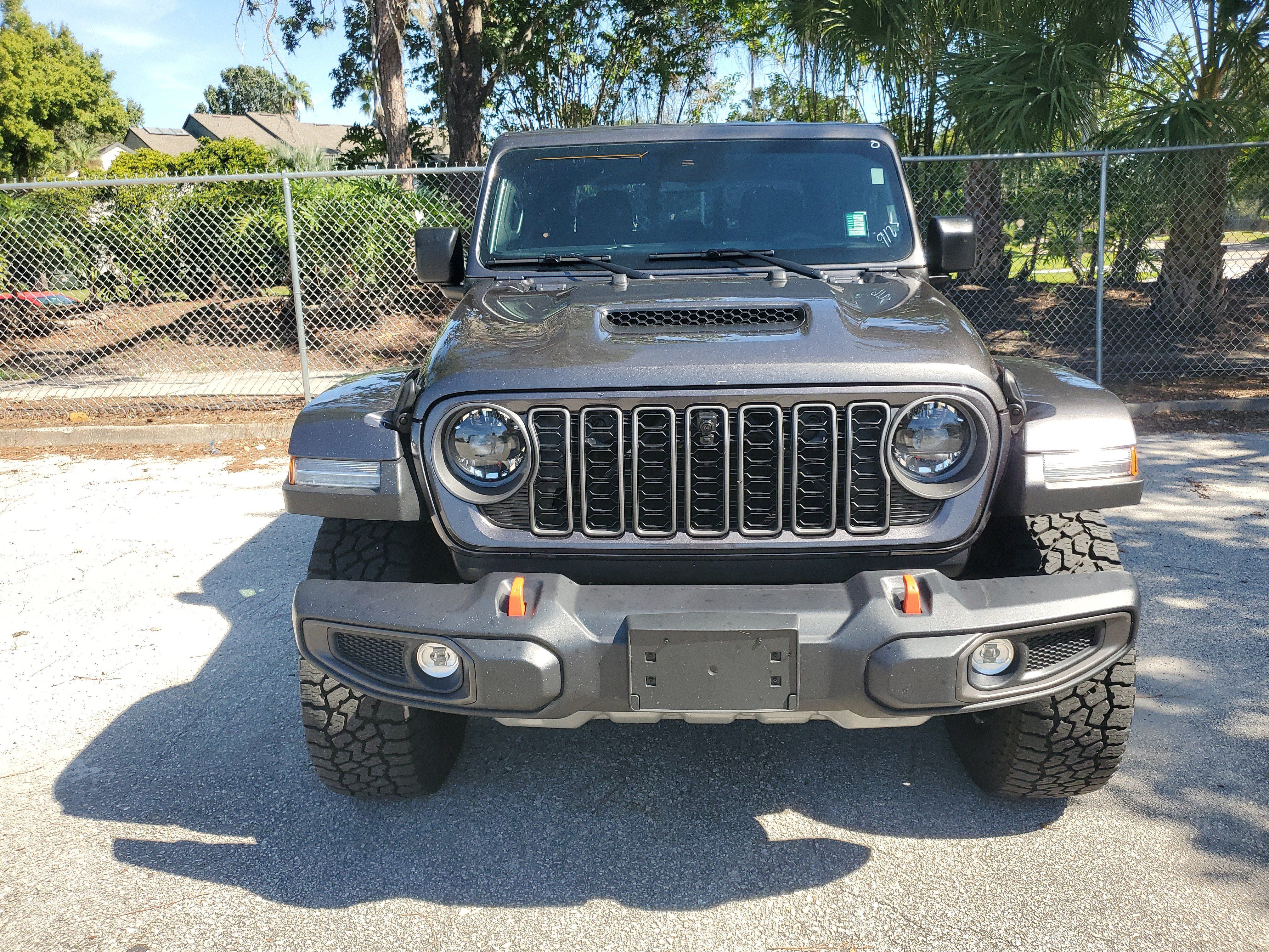 Used 2025 Jeep Gladiator Mojave w/ Technology Group AWD/4WD image 3