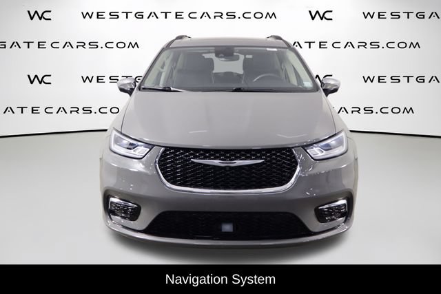Used 2023 Chrysler Pacifica Limited w/ Uconnect Theater Family Group AWD/4WD image 2
