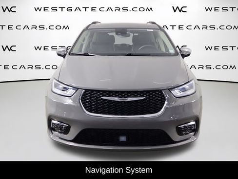 Used 2023 Chrysler Pacifica Limited w/ Uconnect Theater Family Group AWD/4WD image 2