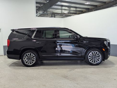 Used 2023 GMC Yukon Denali Ultimate AWD/4WD image 2