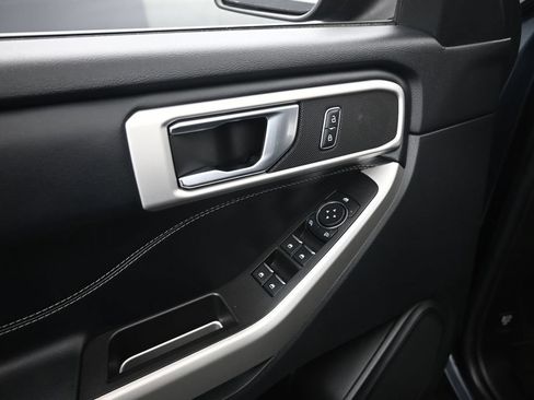 Certified 2022 Ford Explorer XLT RWD image 11