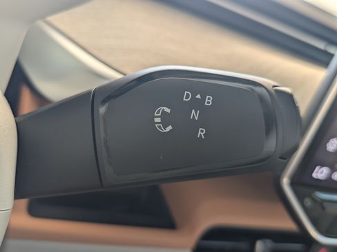 Used 2025 Volkswagen ID. Buzz 1st Edition AWD/4WD image 33