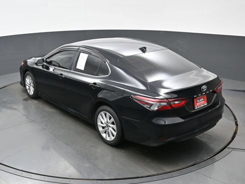 Used 2021 Toyota Camry LE FWD image 32