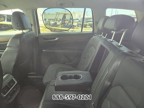 Used 2024 Volkswagen Atlas SE FWD image 4