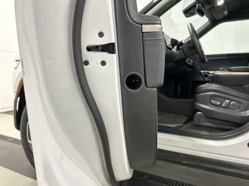 Used 2024 Rivian R1S Adventure AWD/4WD image 32