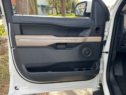 Used 2022 Ford Expedition Limited image 27