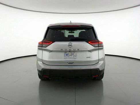 Used 2025 Nissan Rogue SV image 7