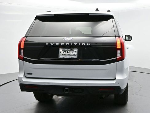 Used 2025 Ford Expedition Active AWD/4WD image 6
