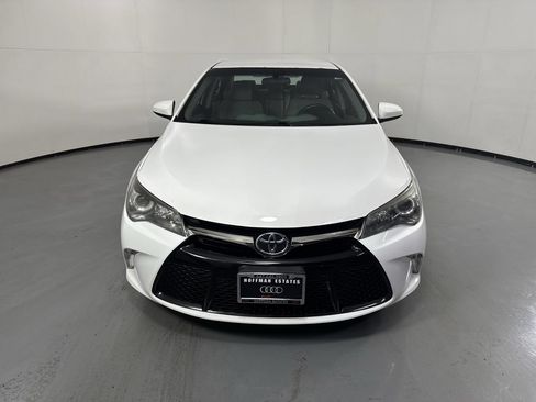 Used 2017 Toyota Camry SE FWD image 3