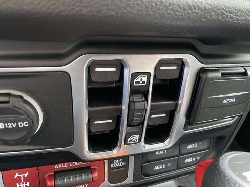 Used 2024 Jeep Wrangler Unlimited Sport AWD/4WD image 32