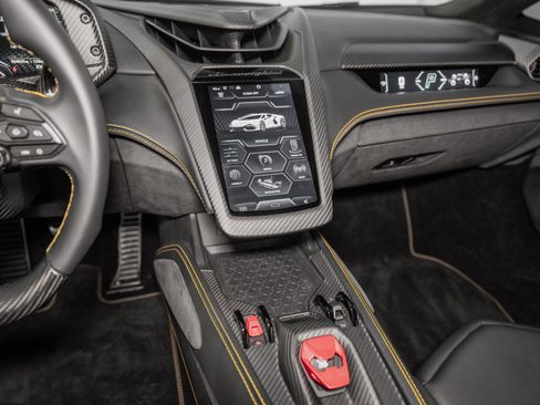Used 2024 Lamborghini Revuelto image 32