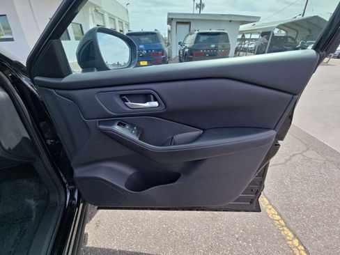 Used 2025 Nissan Rogue SV FWD image 27