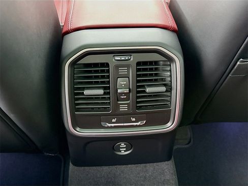 New 2026 Porsche Macan image 28