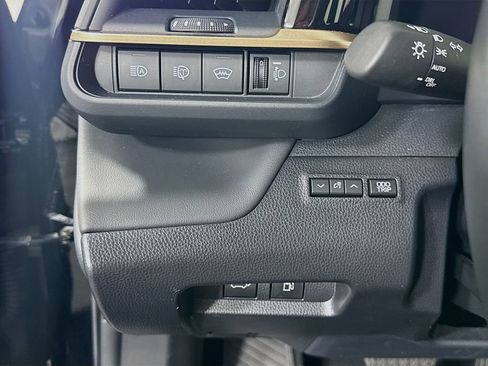 Certified 2025 Toyota Crown Signia AWD/4WD image 19