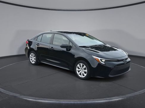 Used 2023 Toyota Corolla LE FWD image 2