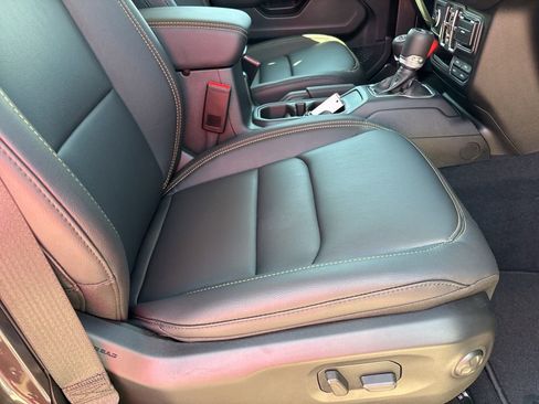 New 2025 Jeep Wrangler Unlimited Sahara AWD/4WD image 27