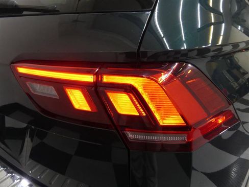 Used 2019 Volkswagen Tiguan SE image 16