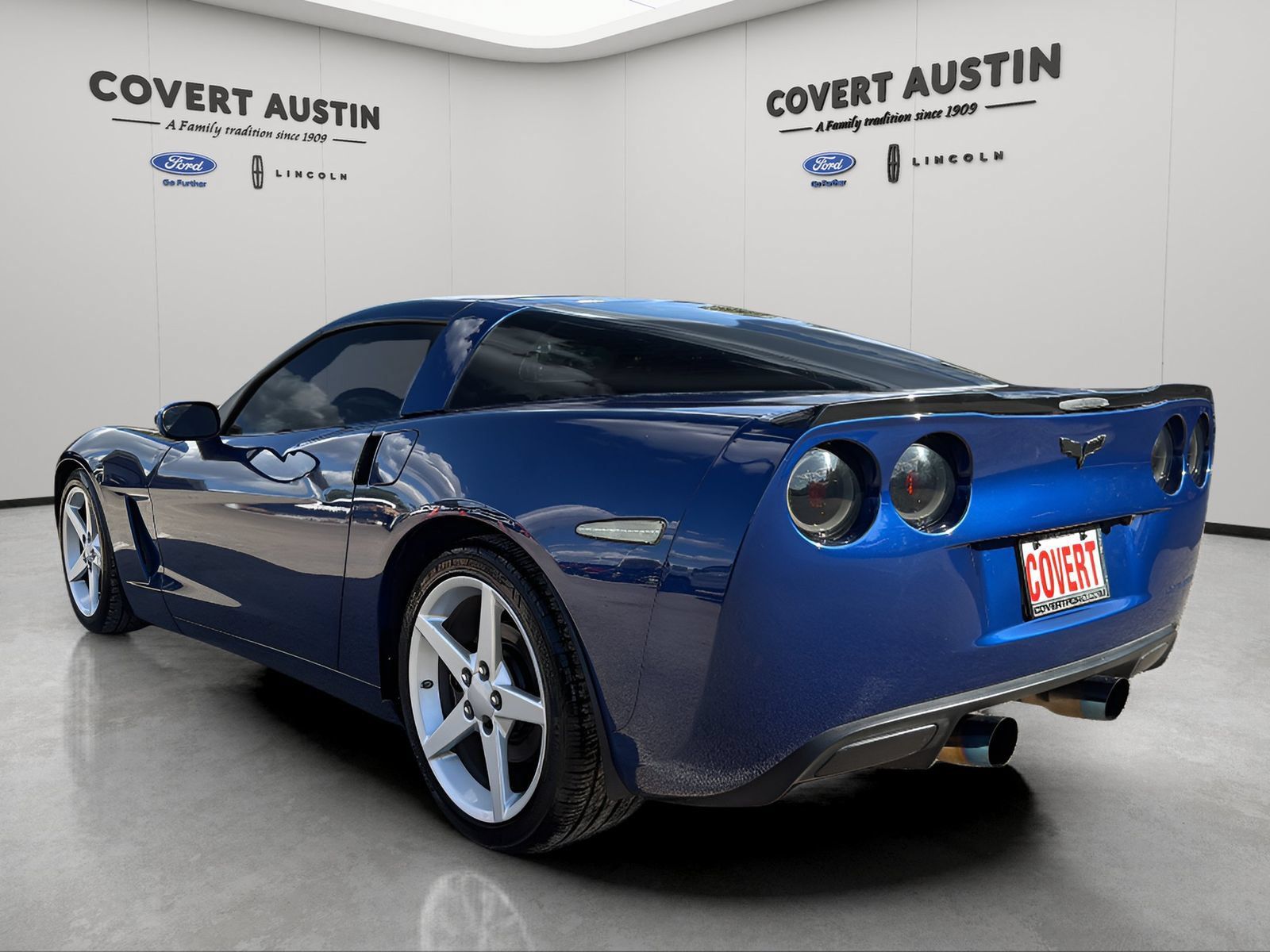 Used 2005 Chevrolet Corvette Coupe RWD image 3