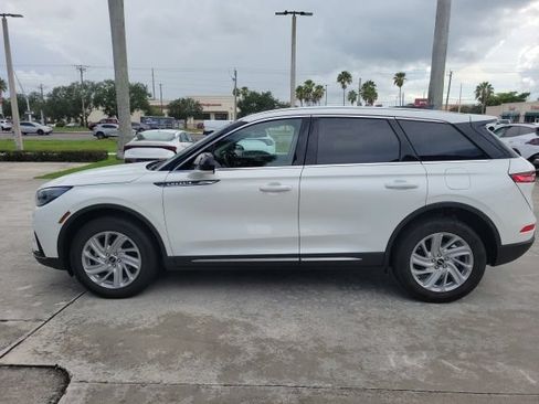 Used 2024 Lincoln Corsair FWD image 3