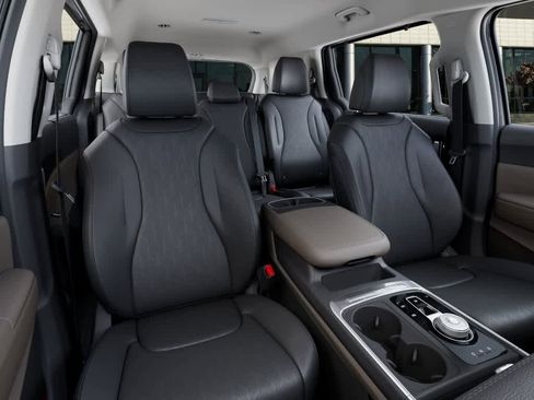 New 2026 Kia Carnival EX image 15