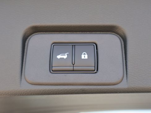 Used 2025 Nissan Rogue SL w/ Tech Package AWD/4WD image 16